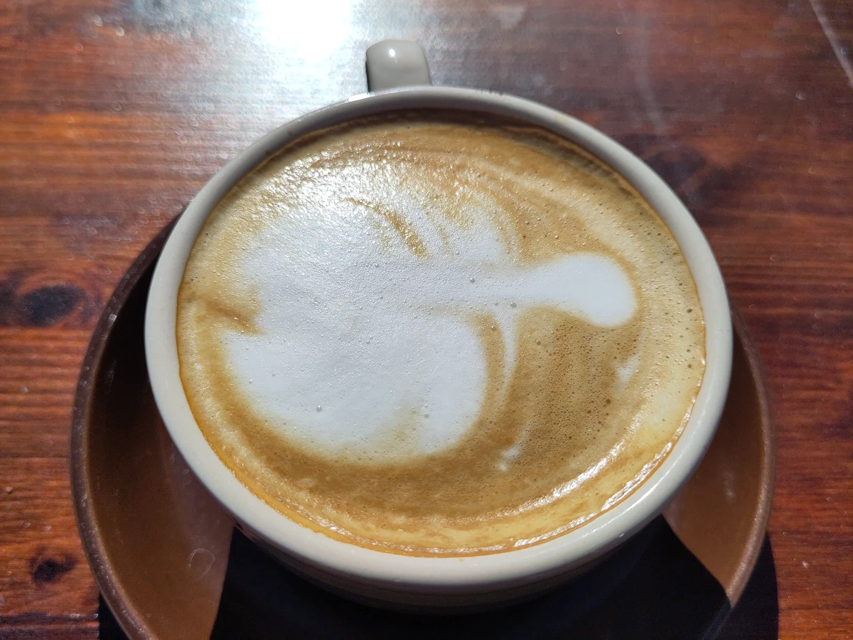 Cappuccino mit Milchschaummuster von oben